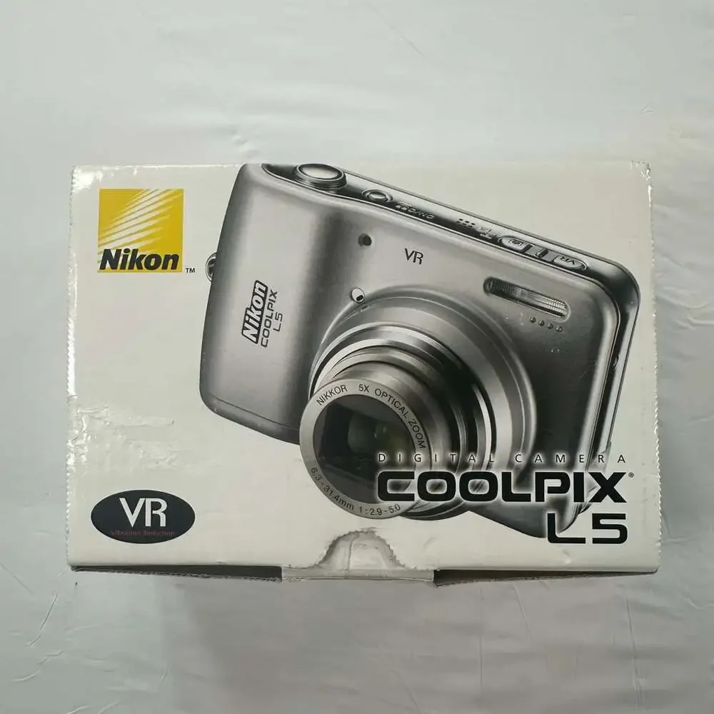Nikon Coolpix L5 Silver 7.2MP 5X Optical Zoom Digital Camera VR Y2K with Box